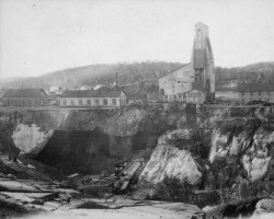 Slide at Worthington Mine, ca. October 1927 Photo of the cave-in