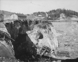 Worthington Mine cave-in, ca. October 1927 Photo of the cave-in